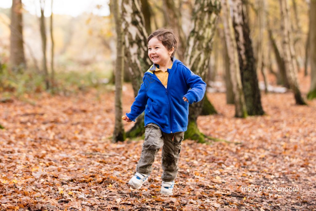 Autumn family photo session - children enjoying the woods. Photography by Helen Moore, moore&moore photography