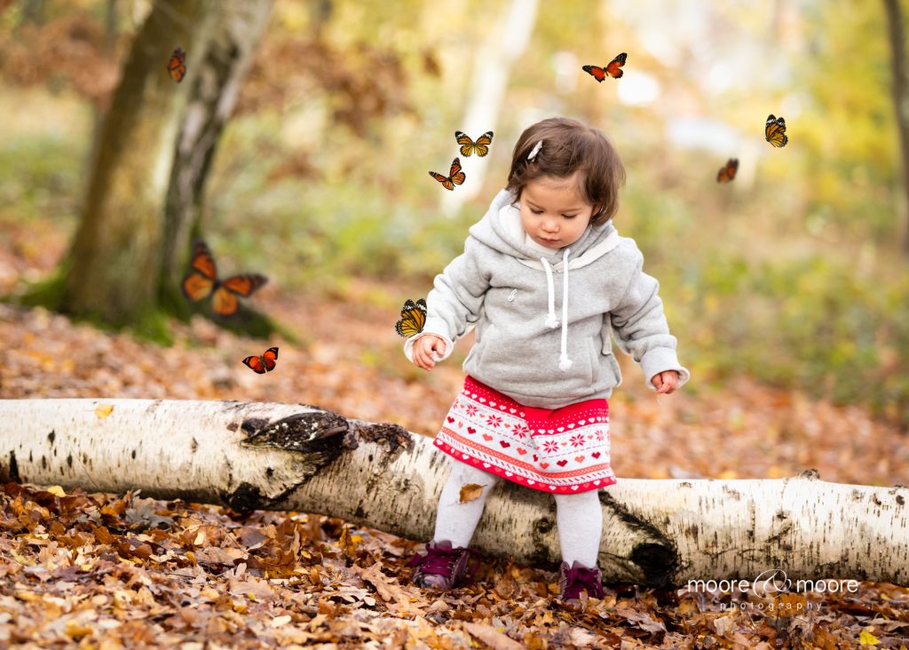 Autumn family photo session - children enjoying the woods. Photography by Helen Moore, moore&moore photography